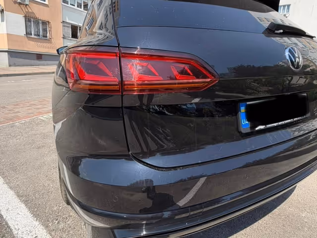 Volkswagen Touareg - фото 4