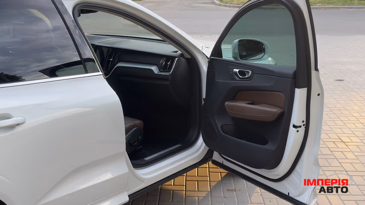 Volvo XC60 - фото 16