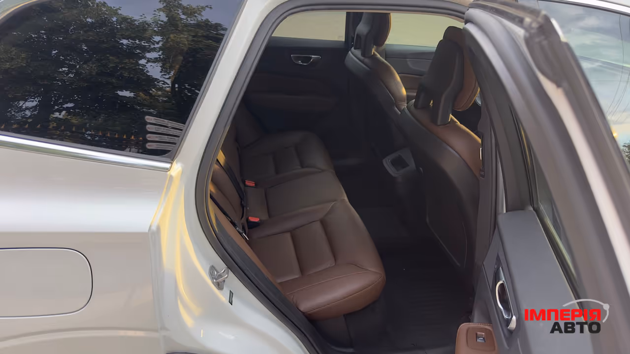 Volvo XC60 - фото 18