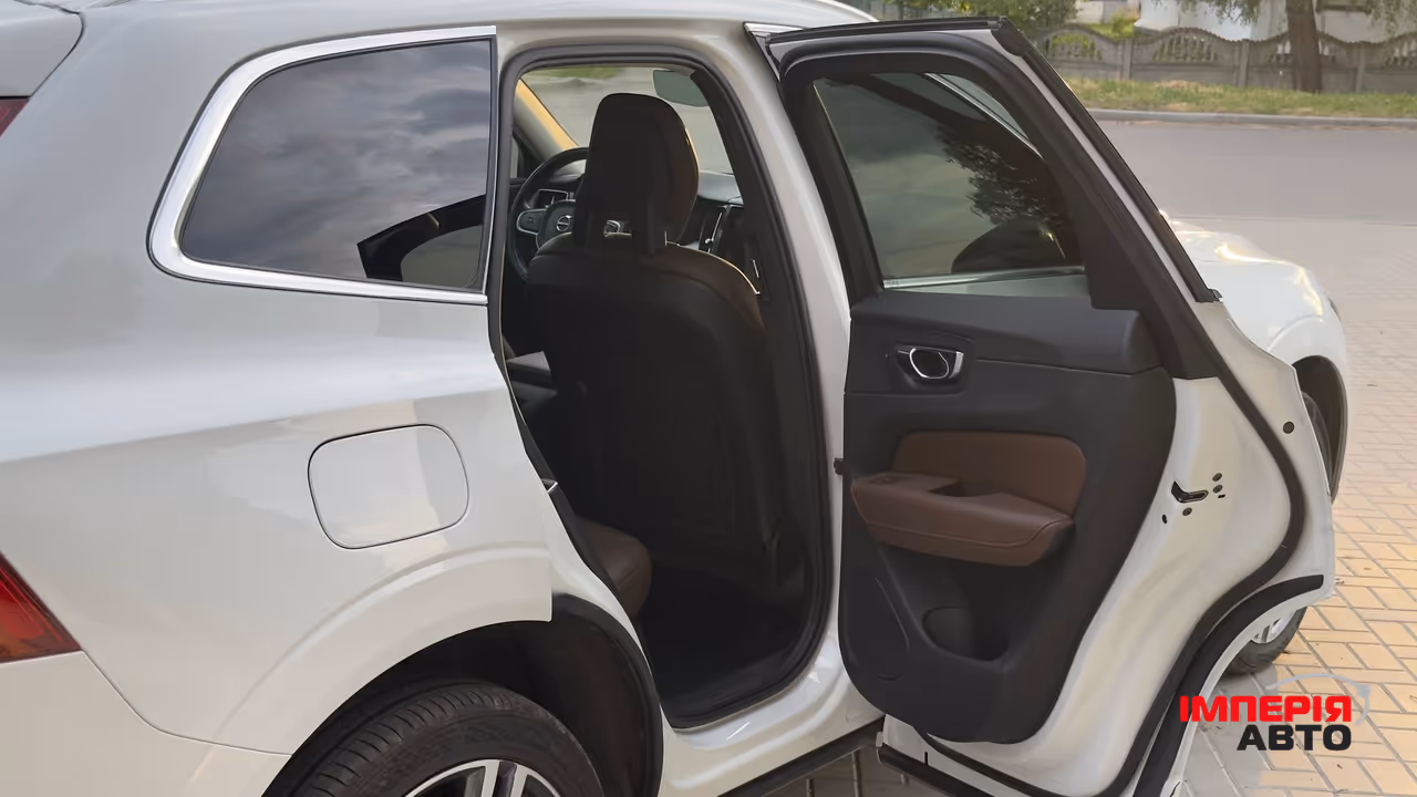Volvo XC60 - фото 19