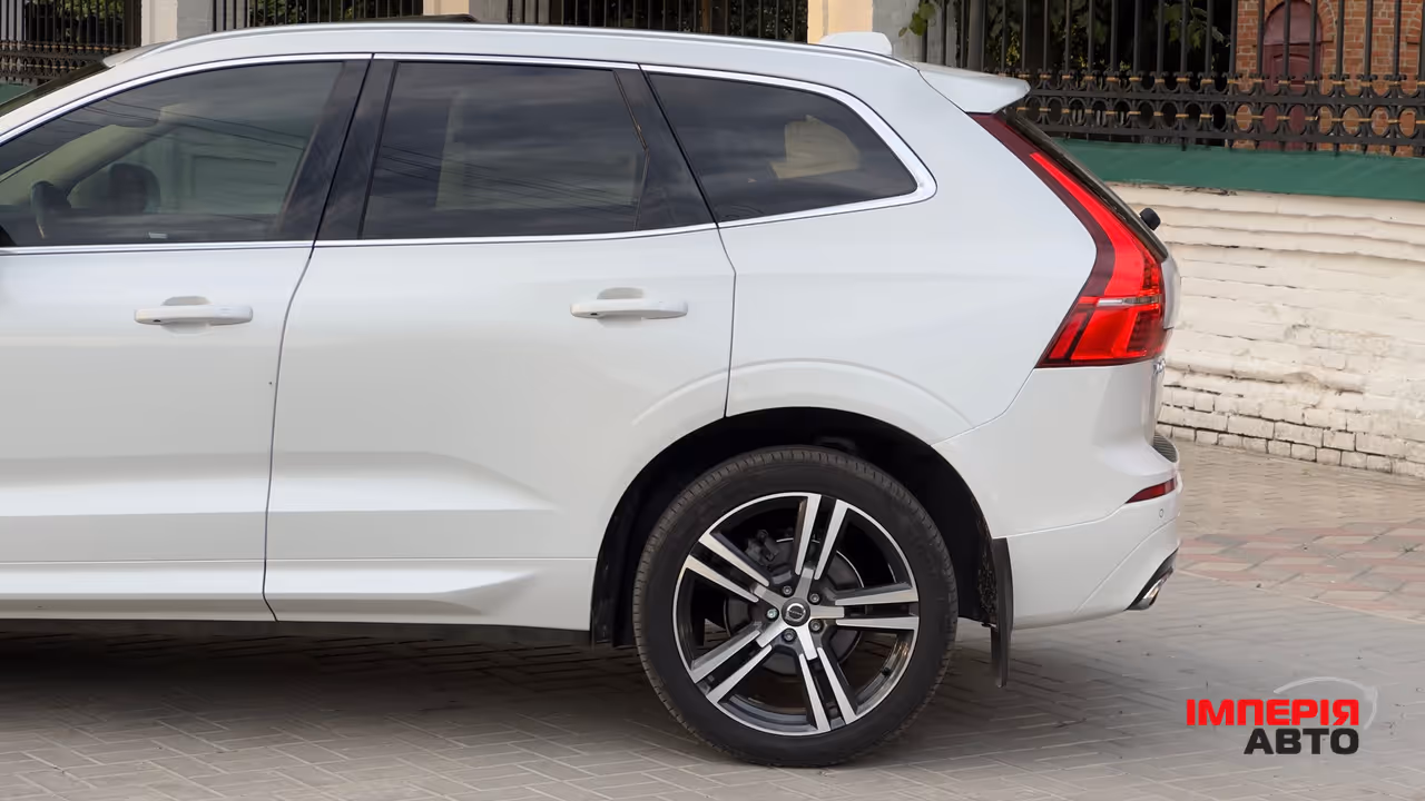 Volvo XC60 - фото 9