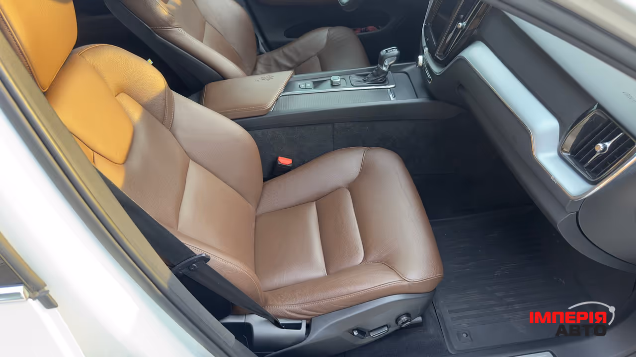 Volvo XC60 - фото 20