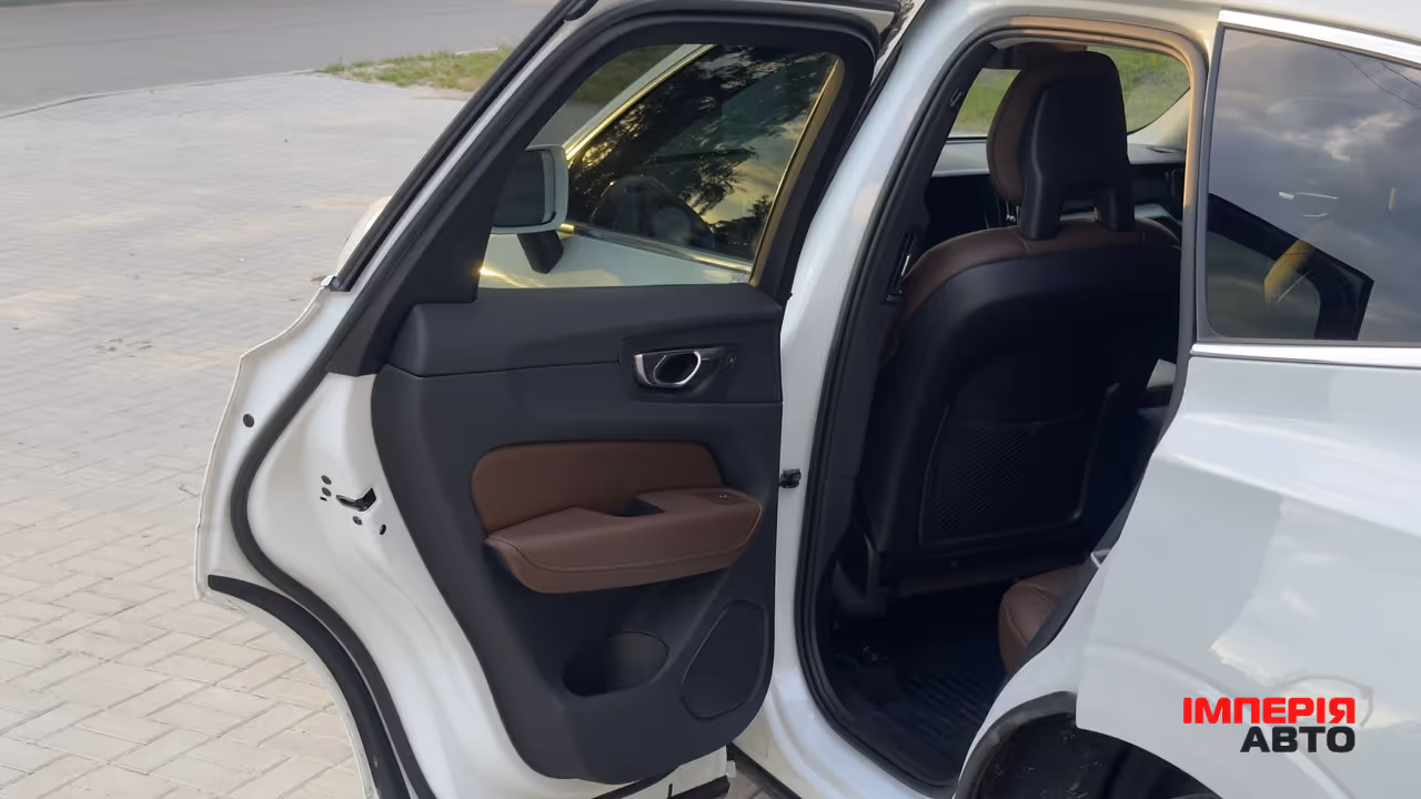 Volvo XC60 - фото 21