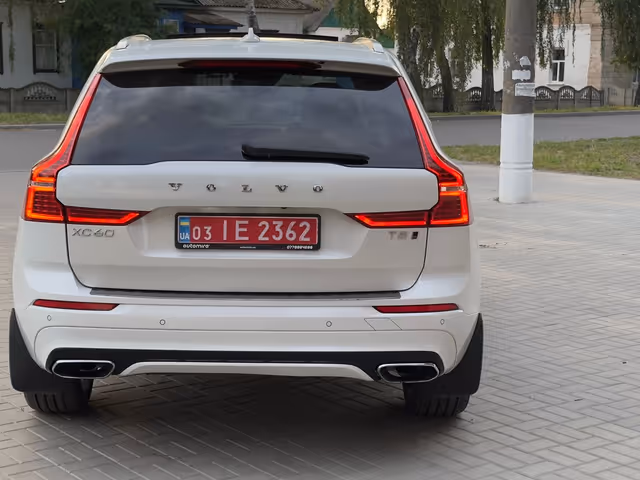 Volvo XC60 - фото 3