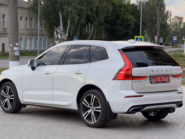 Volvo XC60 - фото 4