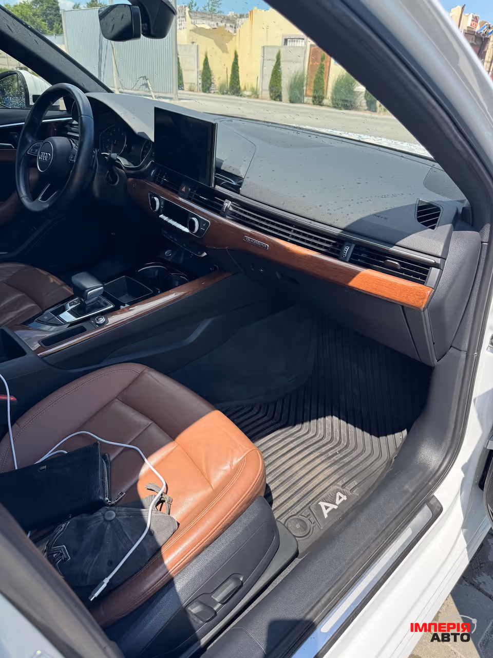 Audi A4 - фото 8