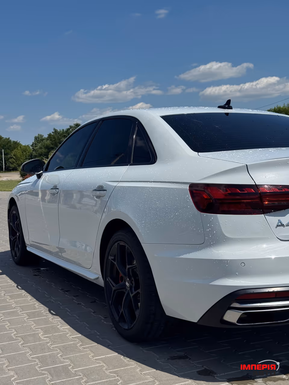 Audi A4 - фото 5
