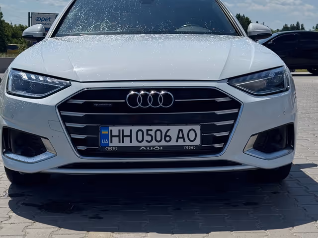 Audi A4 - фото 1