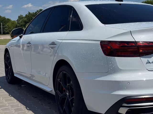 Audi A4 - фото 5