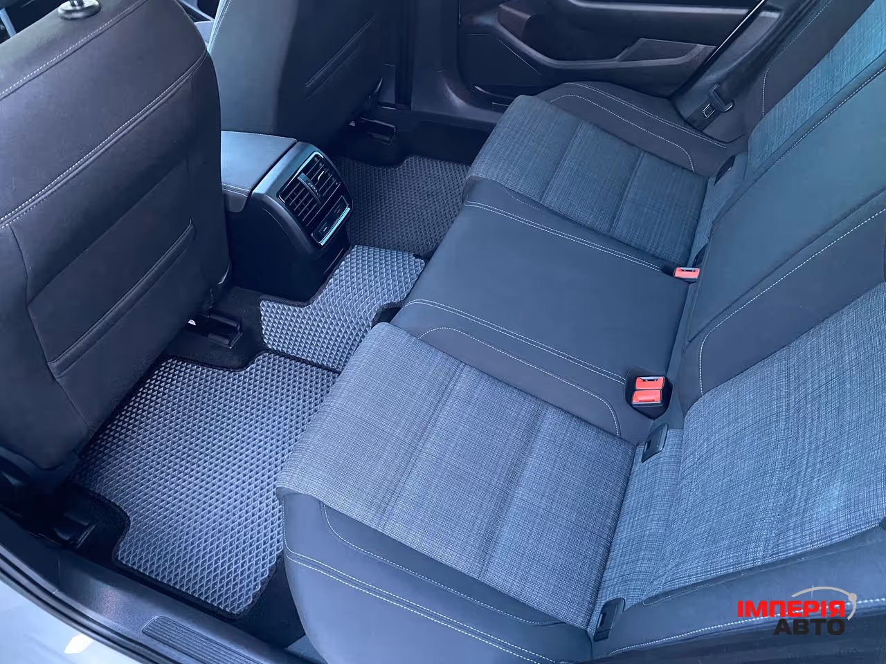 Volkswagen Passat - фото 25