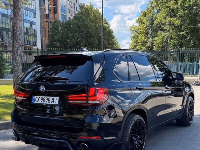BMW X5 - фото 1
