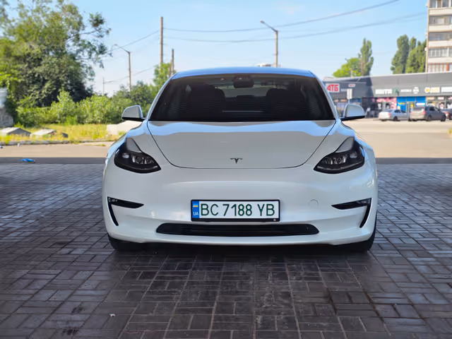 Tesla Model 3 - фото 2