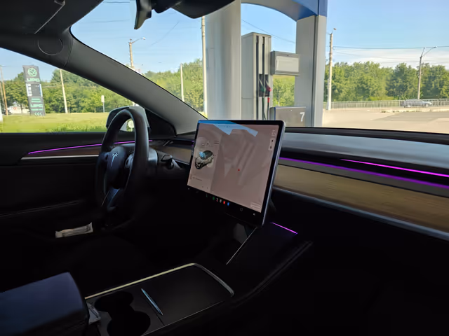 Tesla Model 3 - фото 5