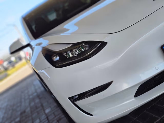Tesla Model 3 - фото 3