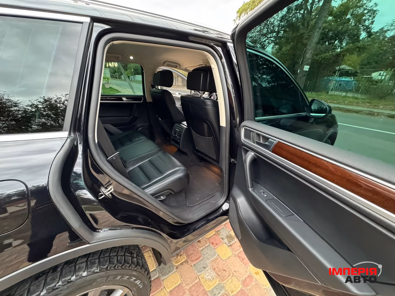 Volkswagen Touareg - фото 11