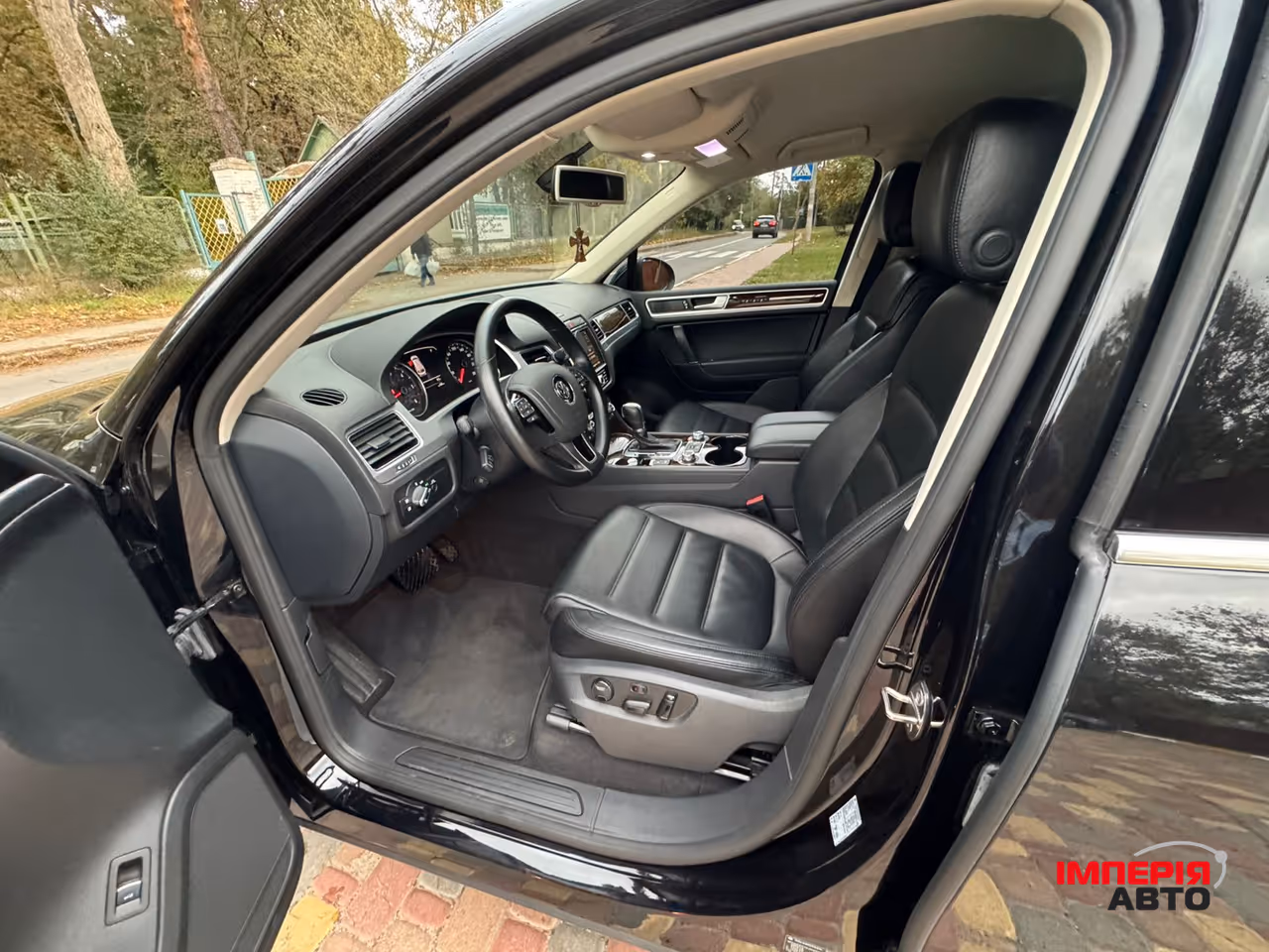 Volkswagen Touareg - фото 7