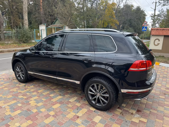 Volkswagen Touareg - фото 5