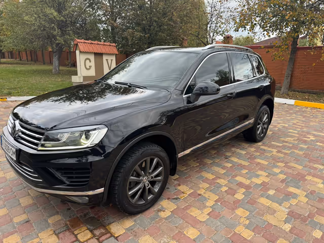 Volkswagen Touareg - фото 1