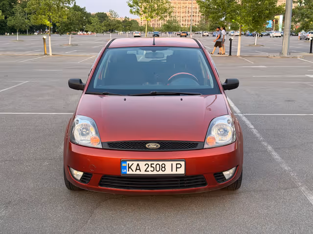 Ford Fiesta - фото 1