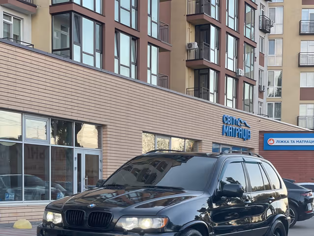 BMW X5 - фото 1