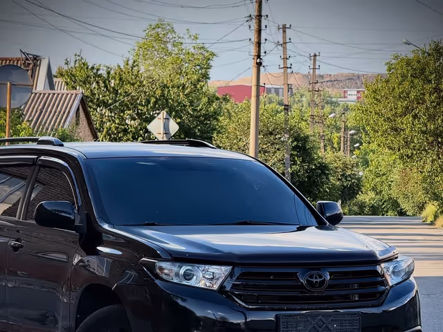 Toyota Highlander - фото 2