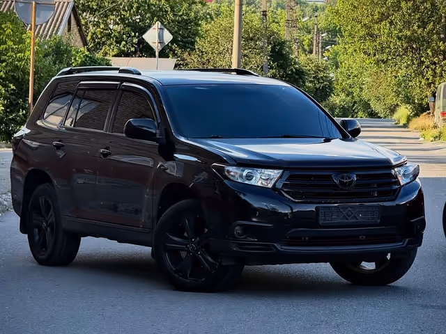 Toyota Highlander - фото 1
