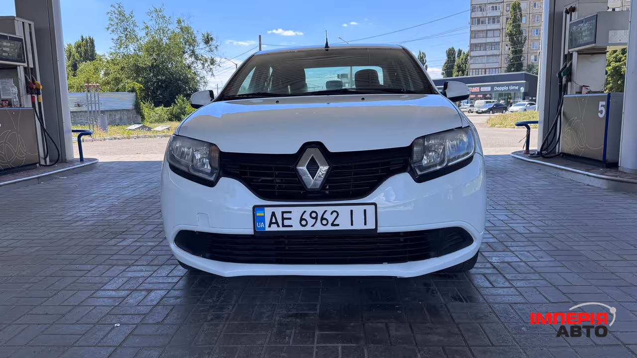 Renault Logan - фото 1