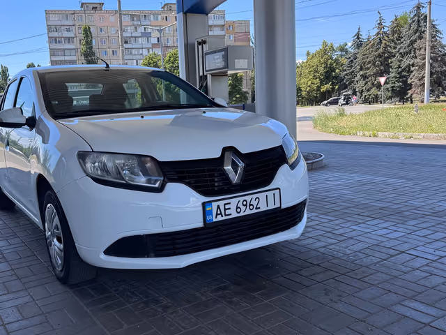 Renault Logan - фото 2