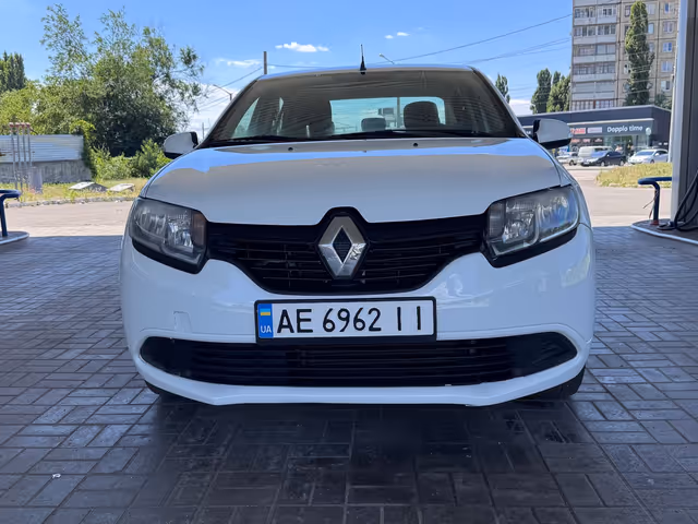 Renault Logan - фото 1