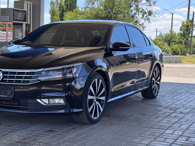Volkswagen Passat - фото 2