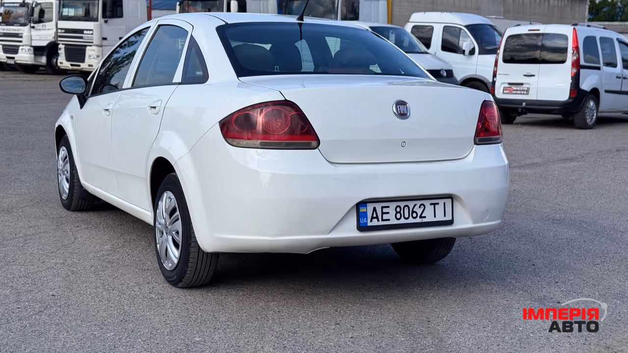 Fiat Linea - фото 8