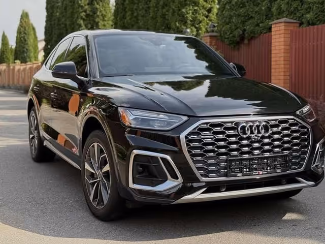 Audi Q5 Sportback - фото 1