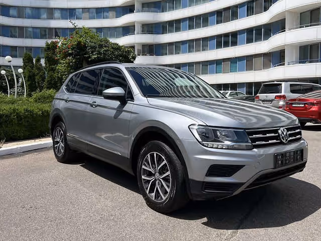 Volkswagen Tiguan - фото 1