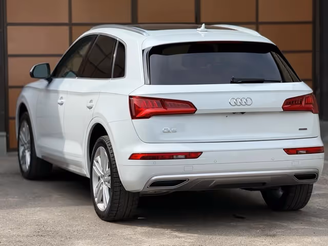 Audi Q5 - фото 5
