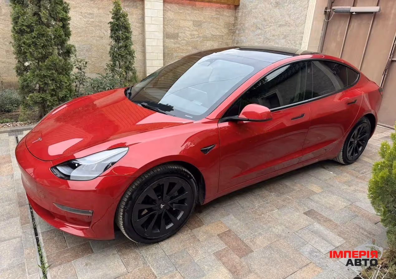 Tesla Model 3 - фото 1