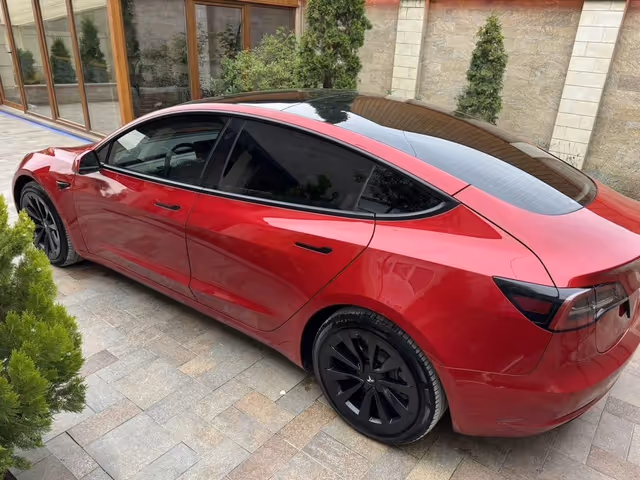 Tesla Model 3 - фото 3