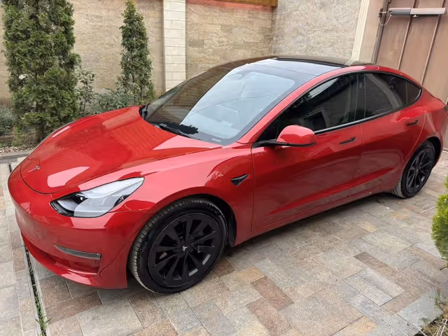 Tesla Model 3 - фото 1