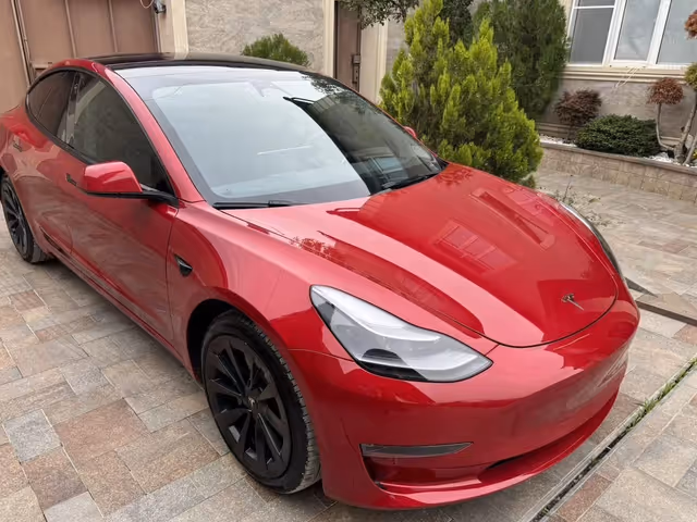 Tesla Model 3 - фото 2
