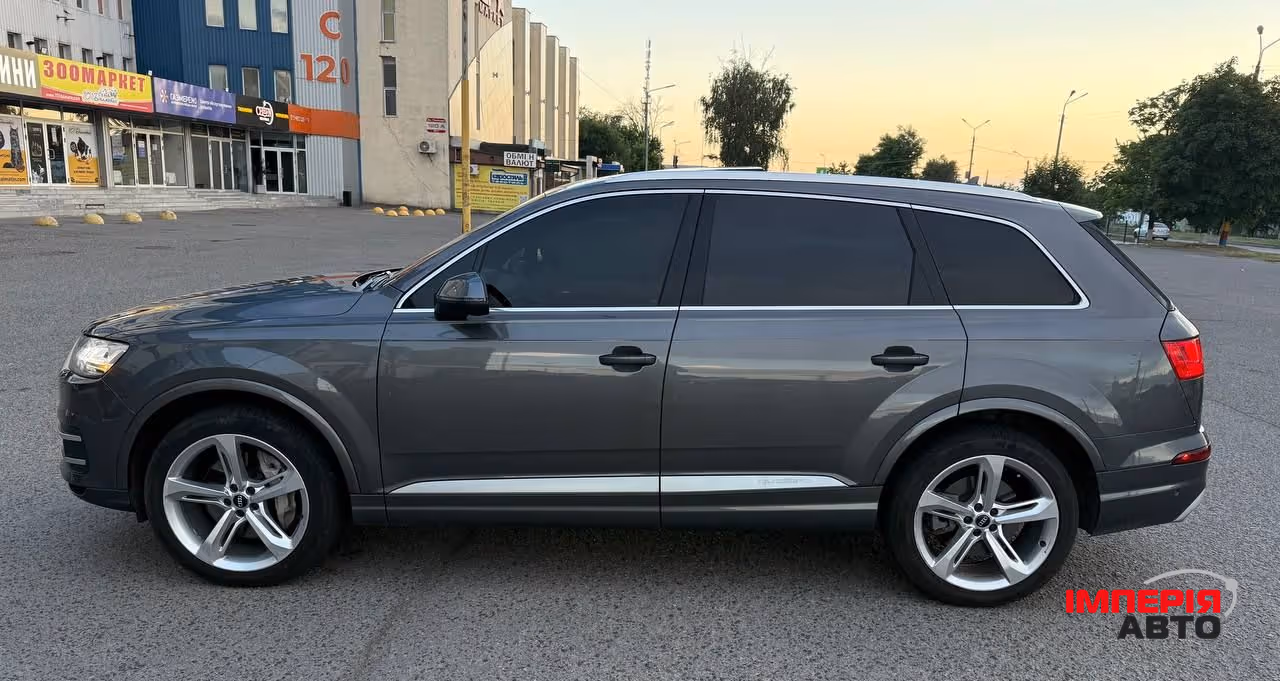 Audi Q7 - фото 7