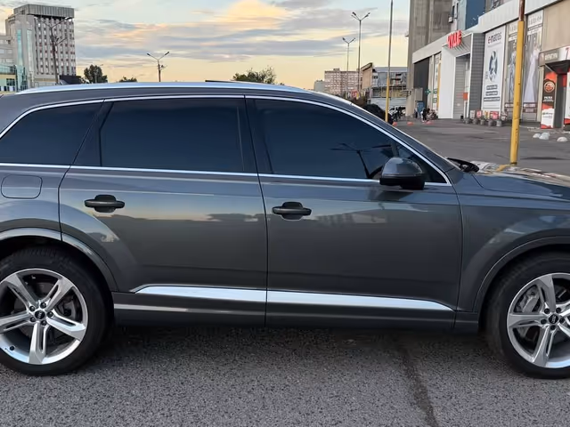 Audi Q7 - фото 4
