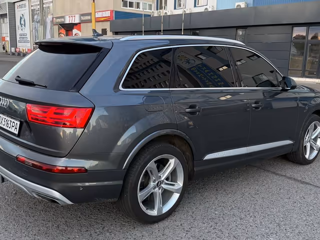 Audi Q7 - фото 5