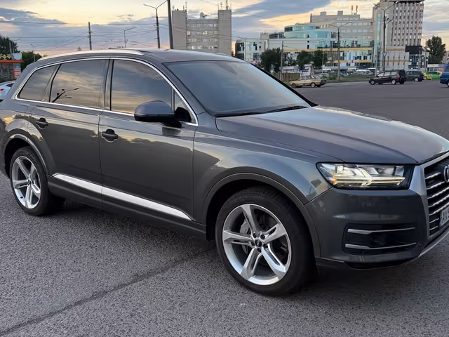 Audi Q7 - фото 3