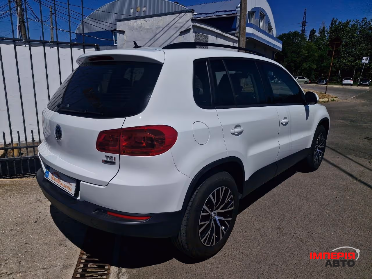 Volkswagen Tiguan - фото 6
