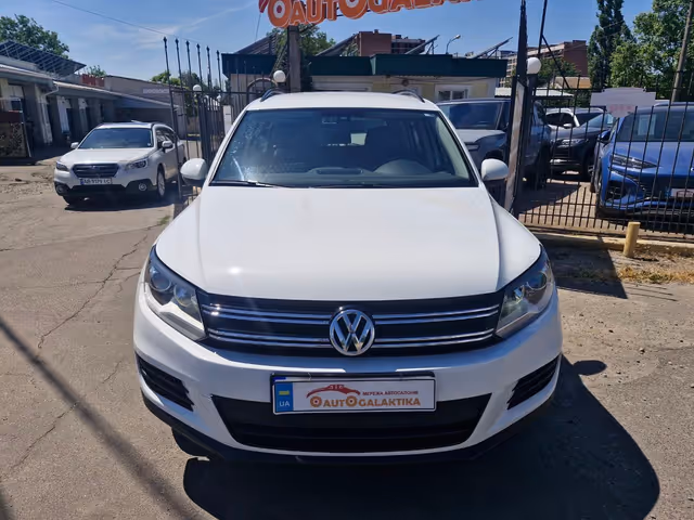 Volkswagen Tiguan - фото 2