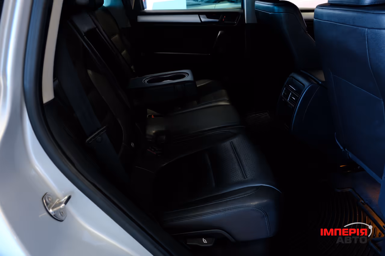 Volkswagen Touareg - фото 9