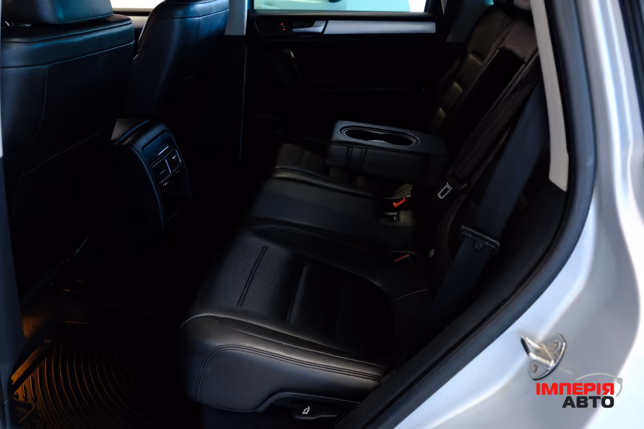 Volkswagen Touareg - фото 8