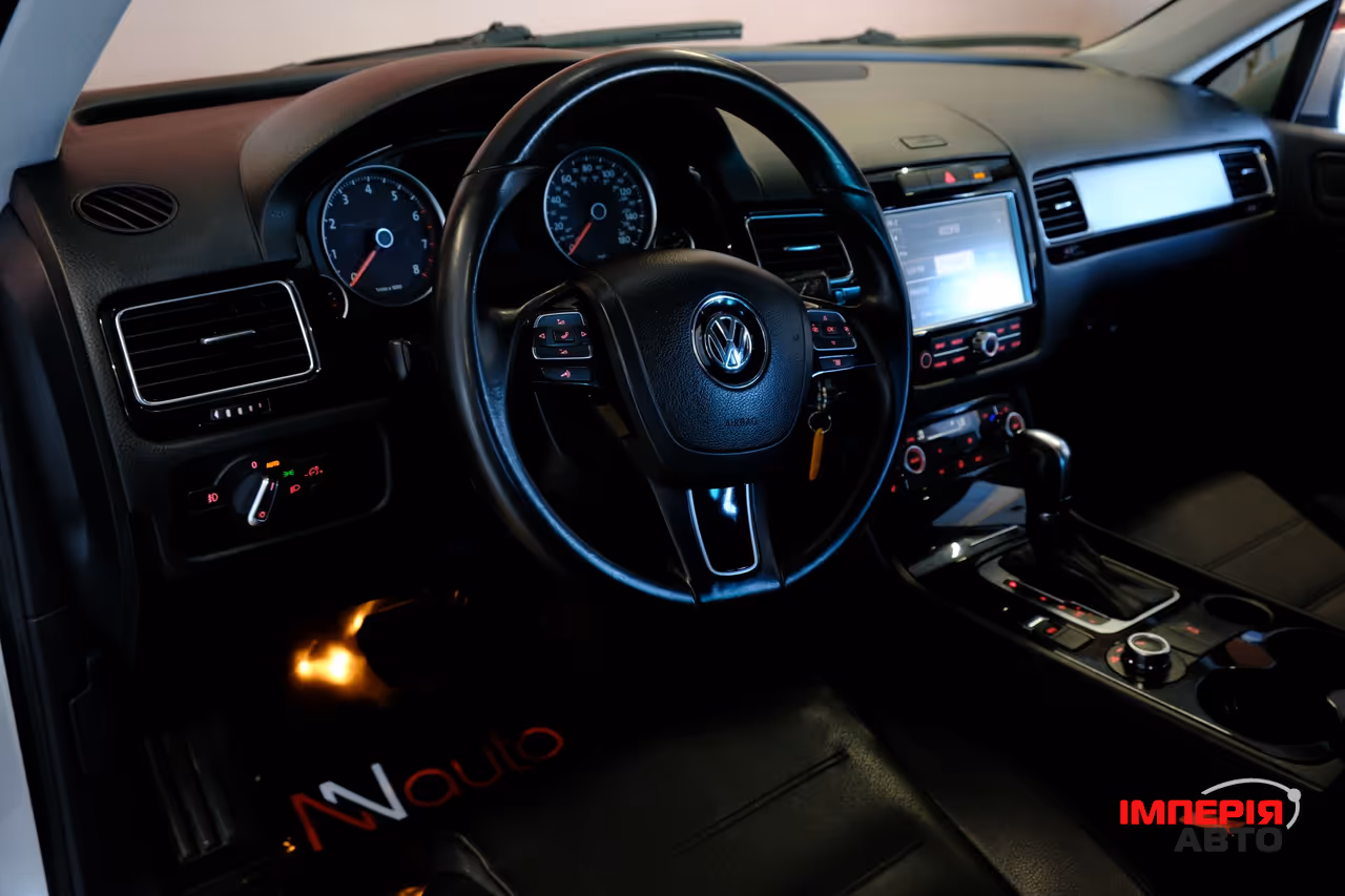 Volkswagen Touareg - фото 7