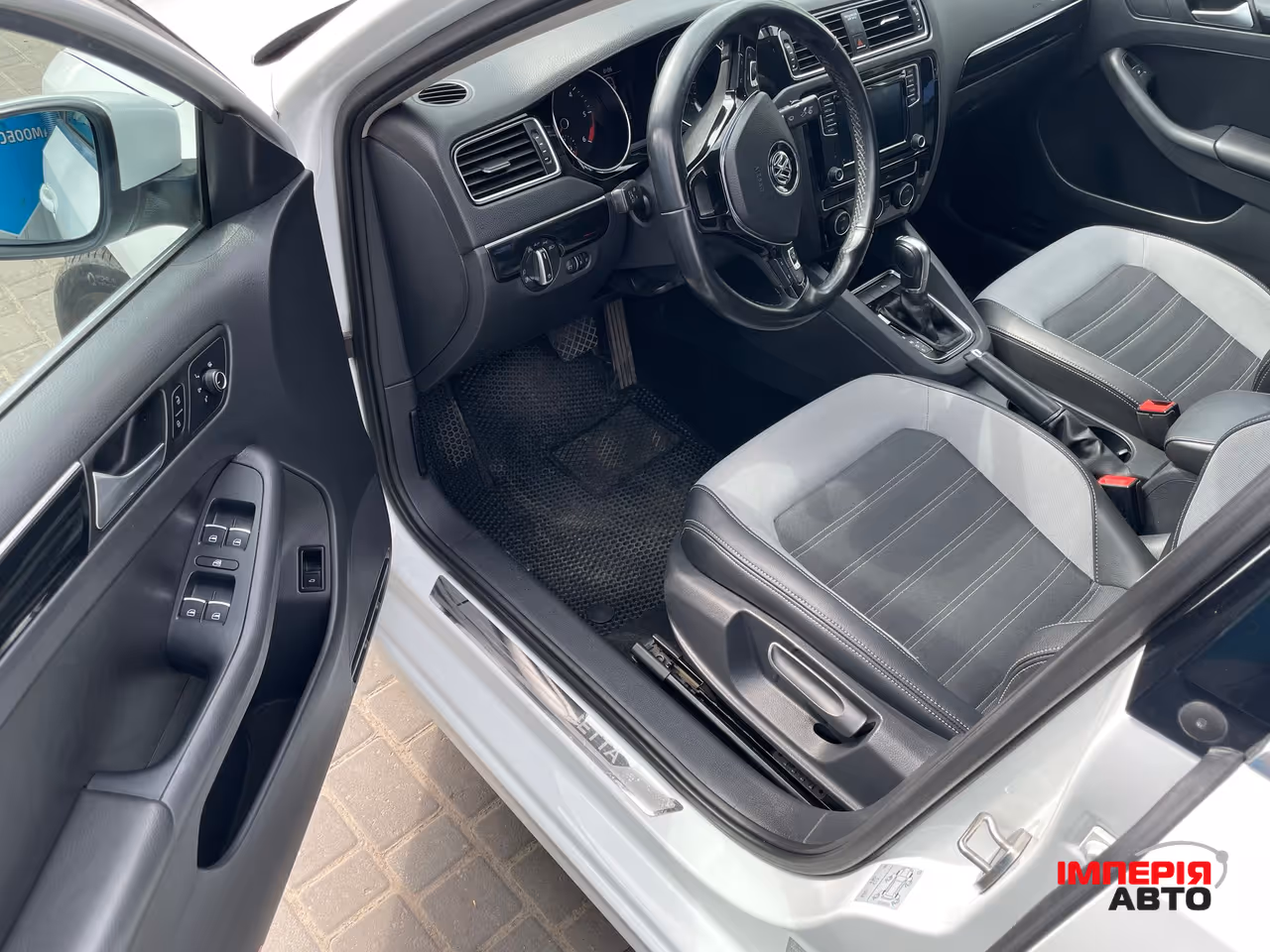Volkswagen Jetta - фото 6