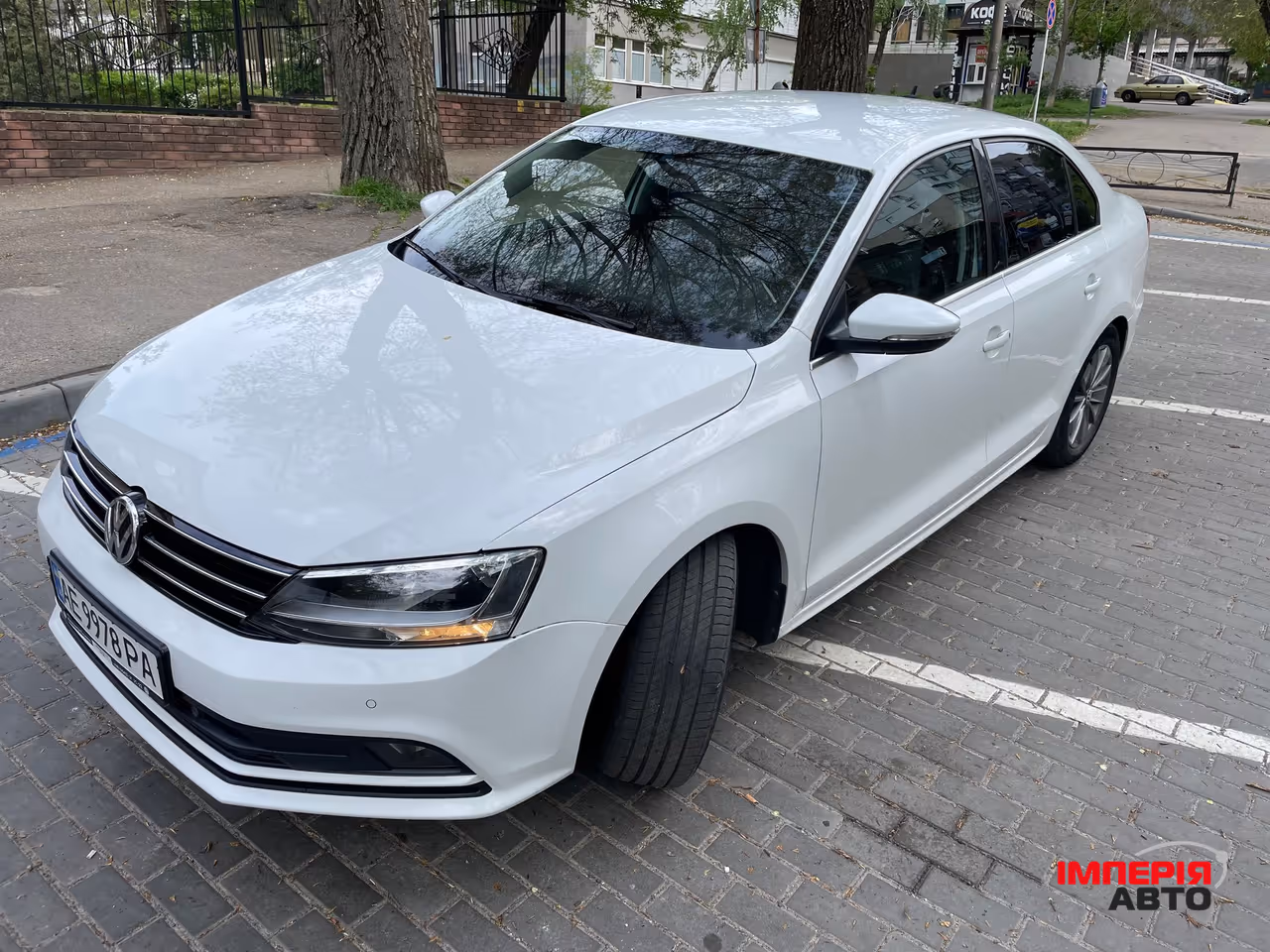 Volkswagen Jetta - фото 2
