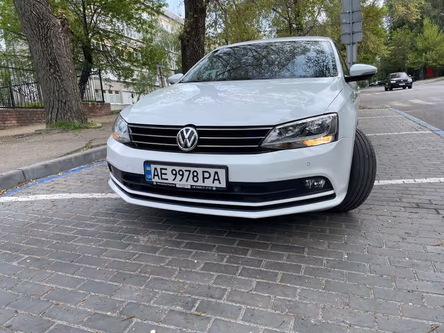 Volkswagen Jetta - фото 1